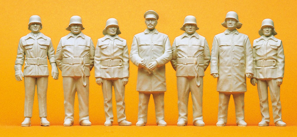 Feuerwehrmänner. BRD. Um 1985. 7 unbe- malte Figuren. Bausat