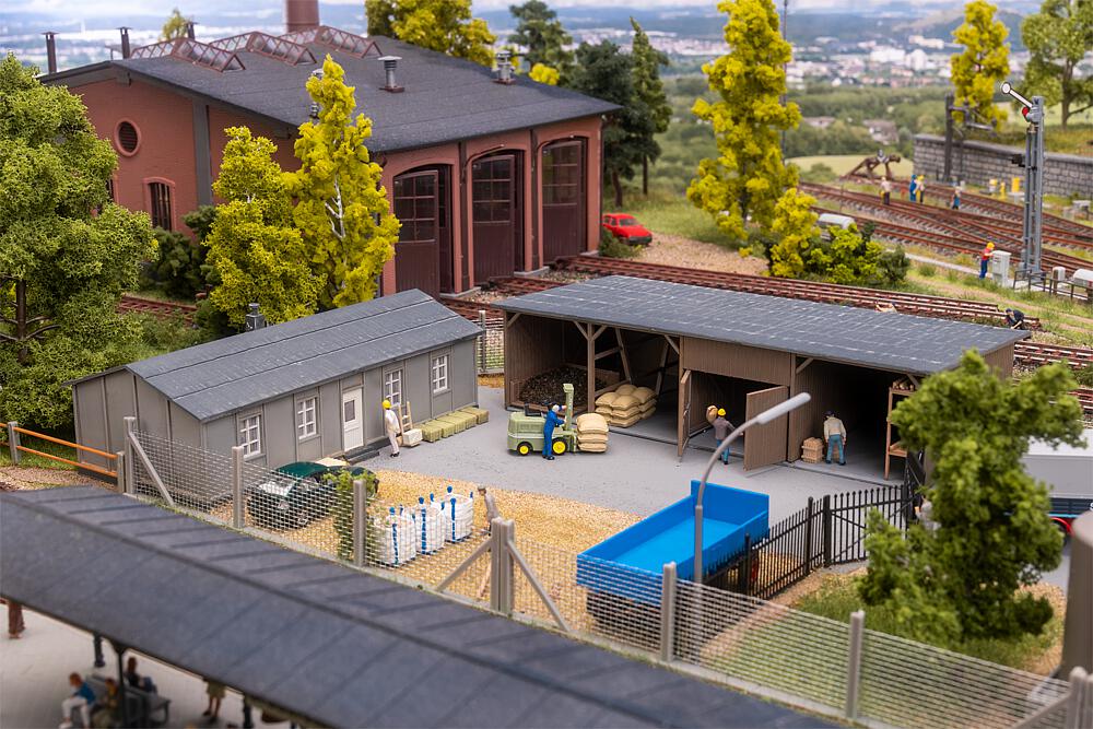 Baracke mit Kohleschuppen