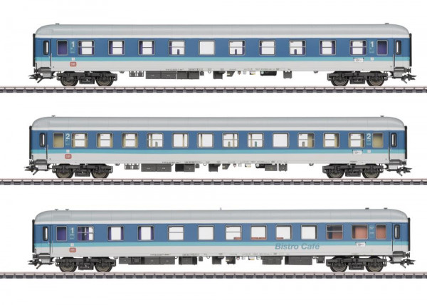 043900